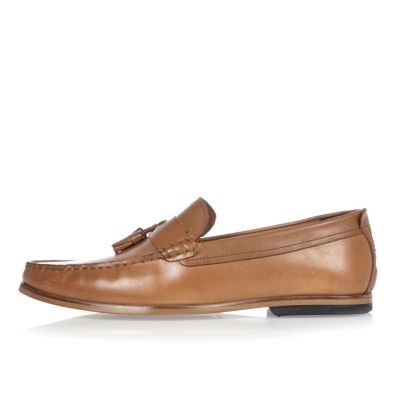 Tan brown leather tassel loafers